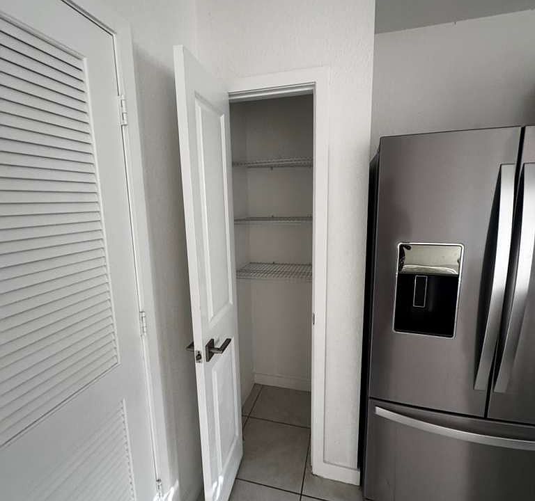 1st image of 322 NE 5th Pl