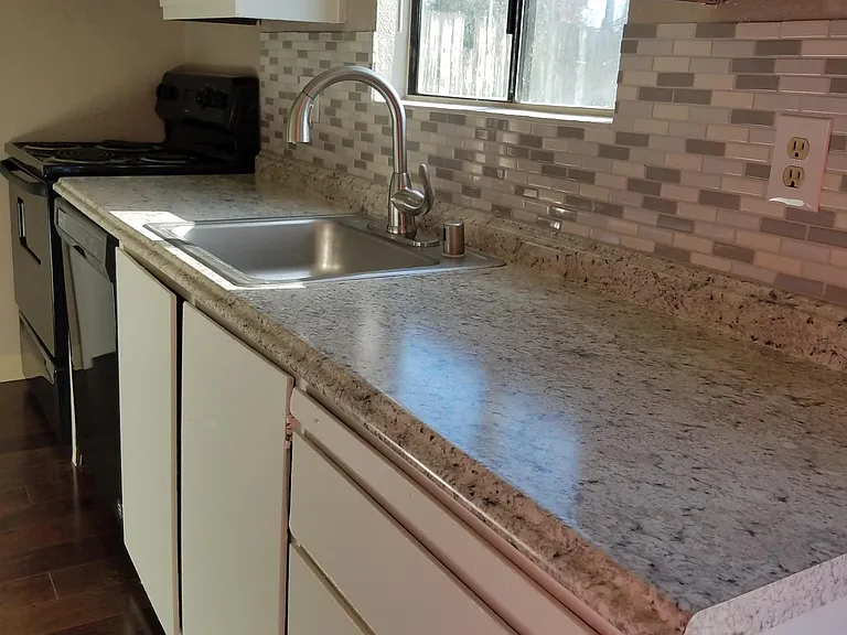 326 Vel Pl — Photo 4