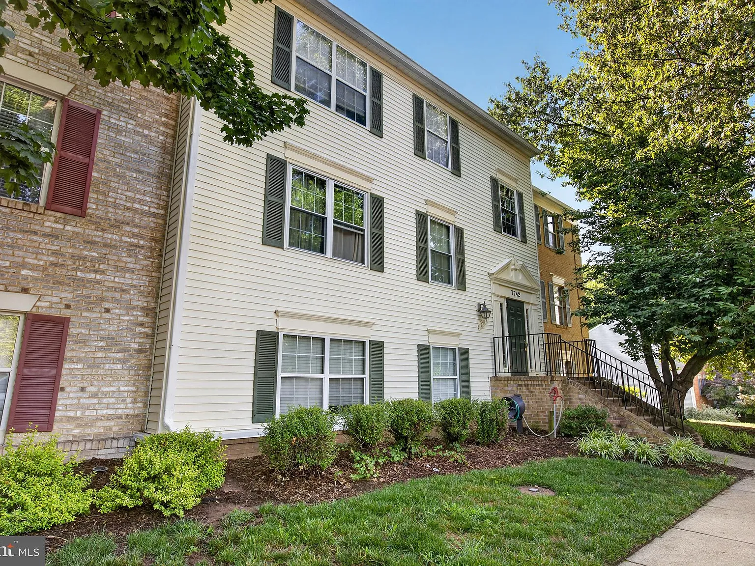 New Providence Vill At L — Photo 3