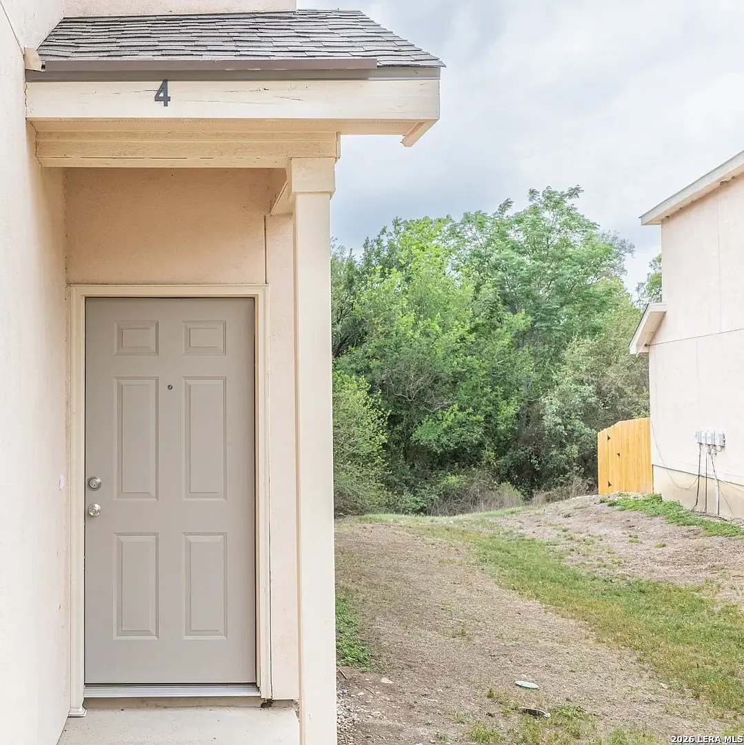 3 bed, 2.5 bath, 1400 sqft, $1,400 — Photo 1