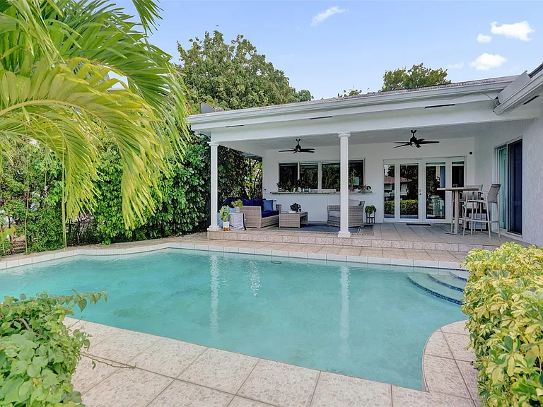 2427 Sea Island Dr — Photo 40