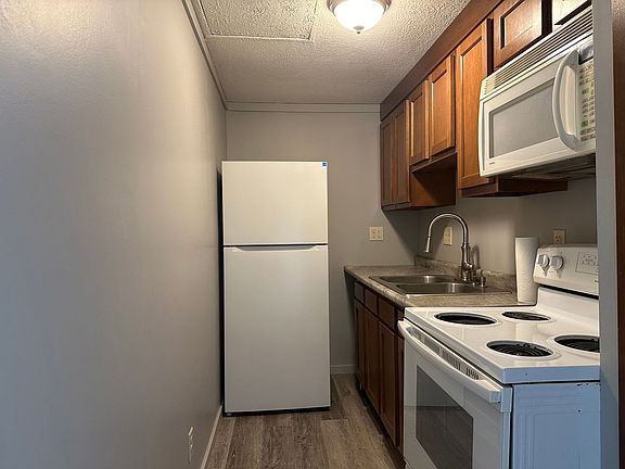 3rd image of 161 Mill St SW APT A3