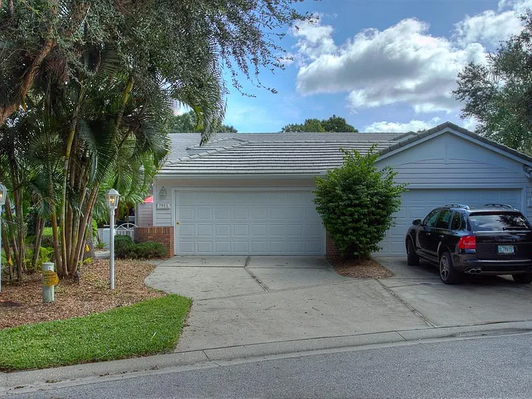 7911 Whitebridge Gln — Photo 1