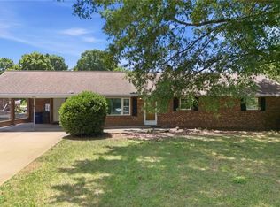 850 Minorcas Rd, Winston Salem, NC 27106