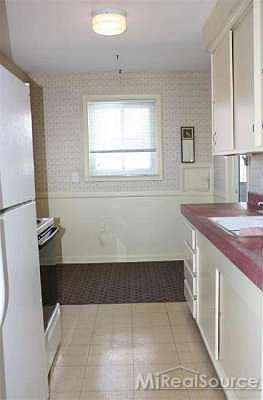 5th image of 15346 Petrie St