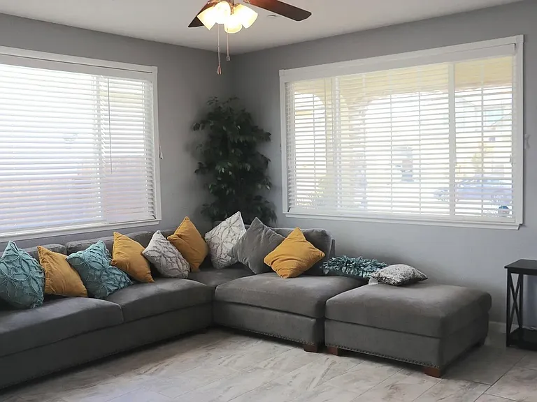 1332 Greenbrier Dr — Photo 4