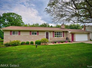 1009 Rio Dr, Grand Blanc, MI 48439