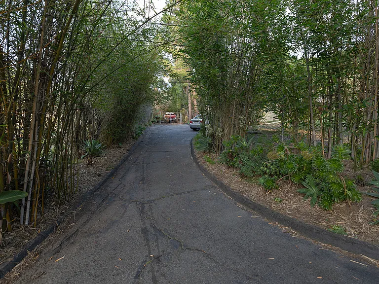 1050 Highland Dr — Photo 25