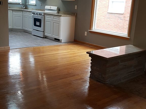 3rd image of 28455 Elmira St