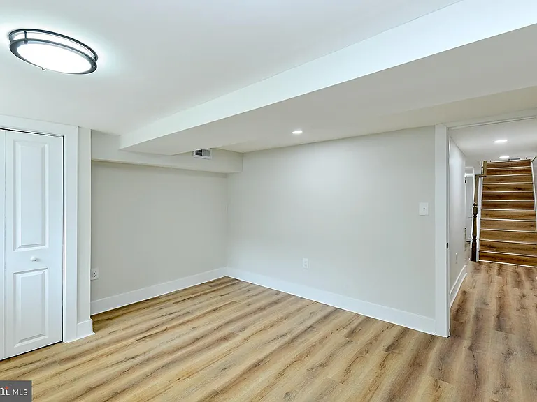 420 E 28th St — Photo 25