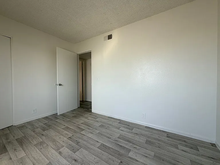 3205 E Earll Dr — Photo 11