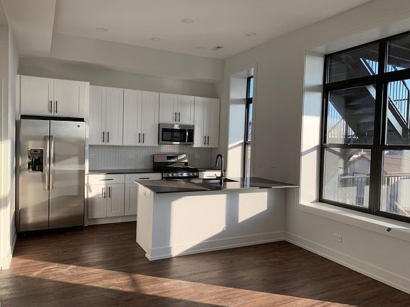 2nd image of 1749 W Chicago Ave #2R
