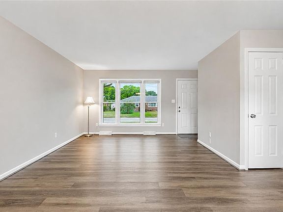 3rd image of 9 Calvert Dr