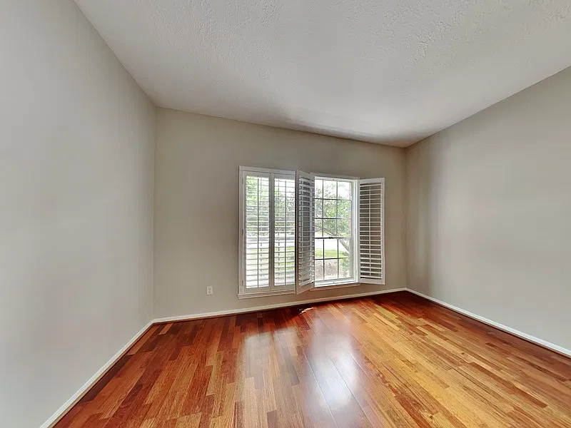 5 bed, 2.5 bath, 2483 sqft, $2,750 — Photo 2
