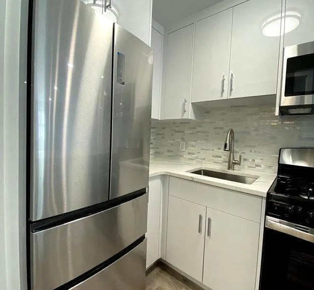 Newly renovated kitchen, stainless steels appliances (Refrigerator, Gas Range Oven, Over-the-Range Microwave)