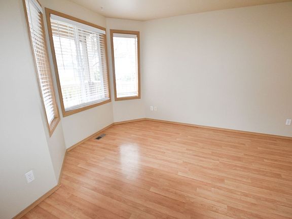 3rd image of 16928 123rd Ave E