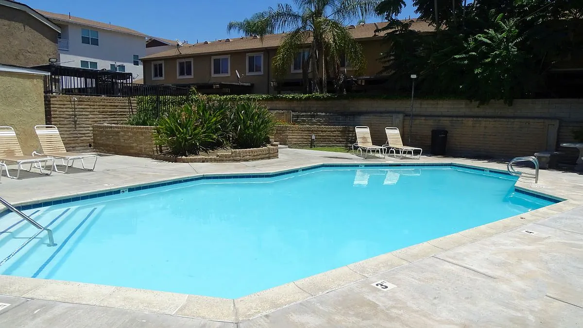 2 bed, 1.0 bath, 1092 sqft, $3,000 — Photo 2