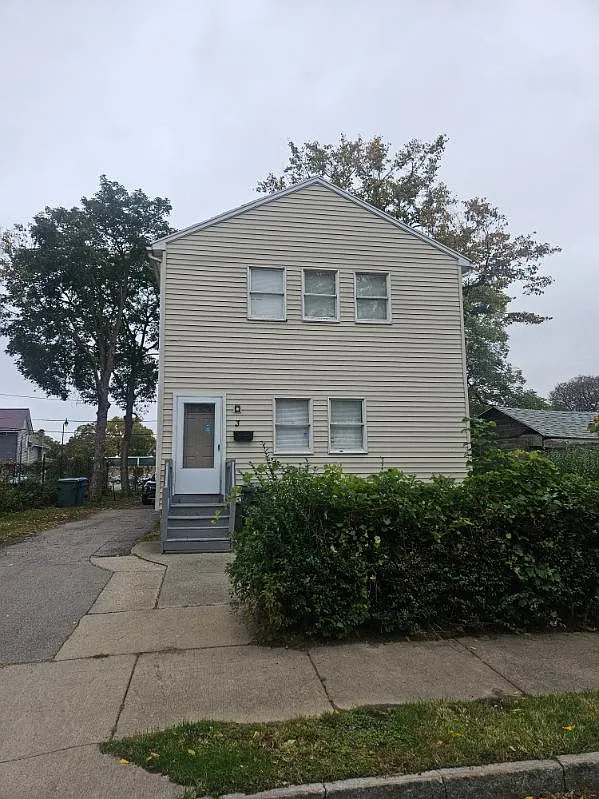 2 bed, 1000 sqft, $1,050 — Photo 2