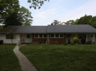 12 Huntting Ln, East Islip, NY 11730