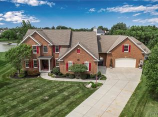 8182 Melissa Renee Ct, Williamsville, NY 14221
