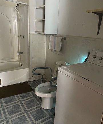 3rd image of 652 W Merchant St