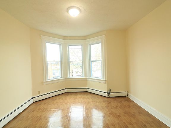 5th image of 77 Clarke Ave APT 5