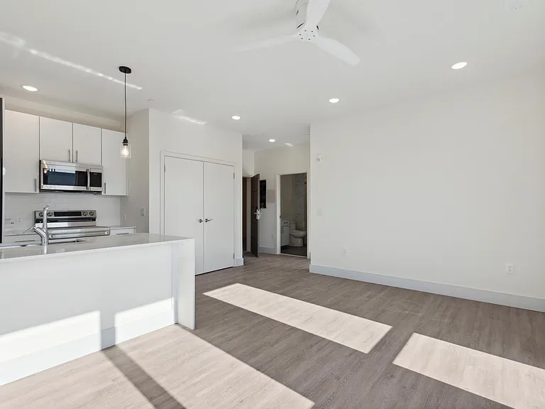 1221 E Fletcher St #405A — Photo 16