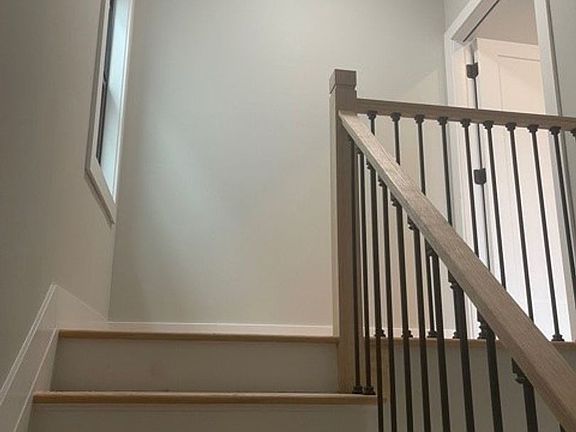 4th image of 682 N 5th St #2