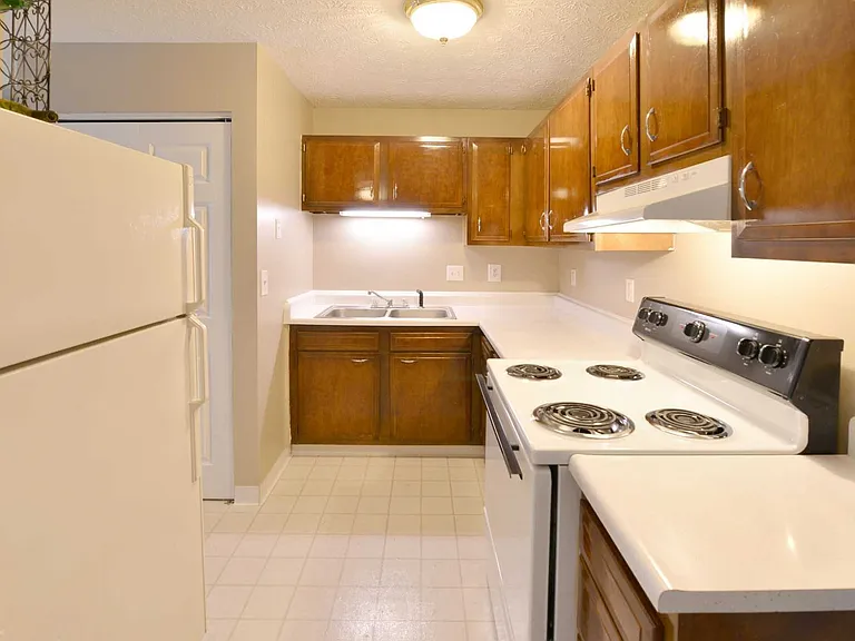 Carriage House Apartments — Photo 11