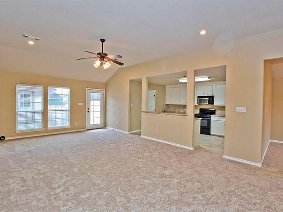 5th image of 133 Silverbell Cir