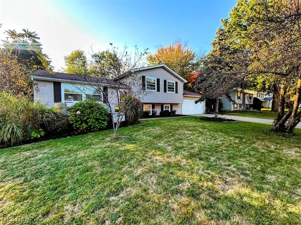 4350 Sunnyview Dr, Uniontown, OH 44685