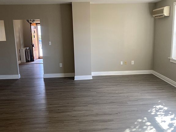2nd image of 308 S Hyde Park Ave Unit 1