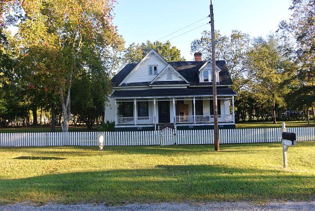 1st image of 331 NE Railroad St