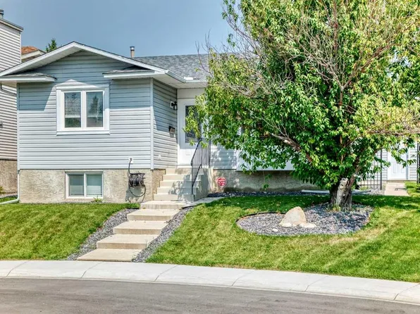116 SW McKerrell Close SE, Calgary, AB T2Z 1M2