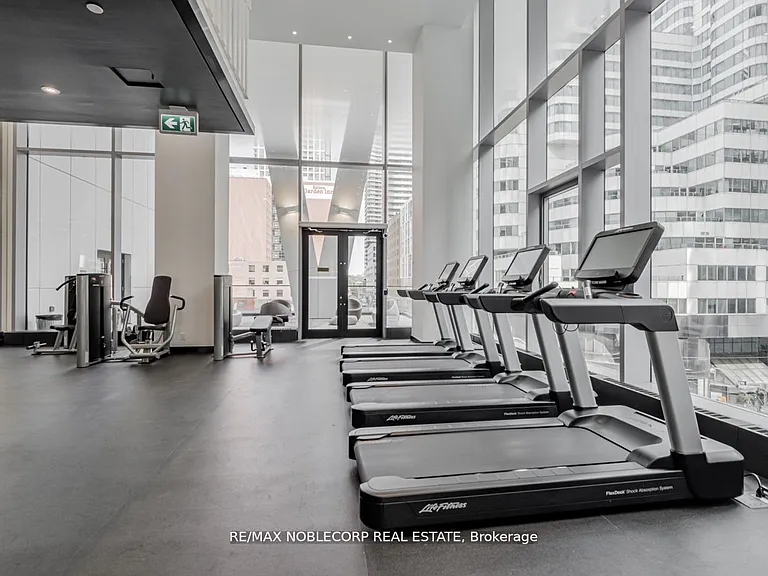 357 King St W #3409 — Photo 20