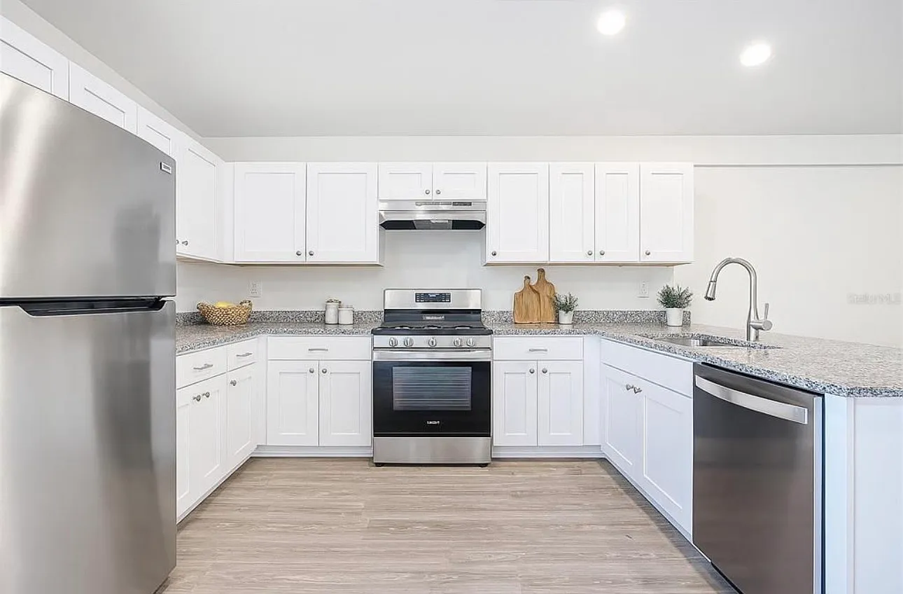 2 bed, 1100 sqft, $1,599 — Photo 4