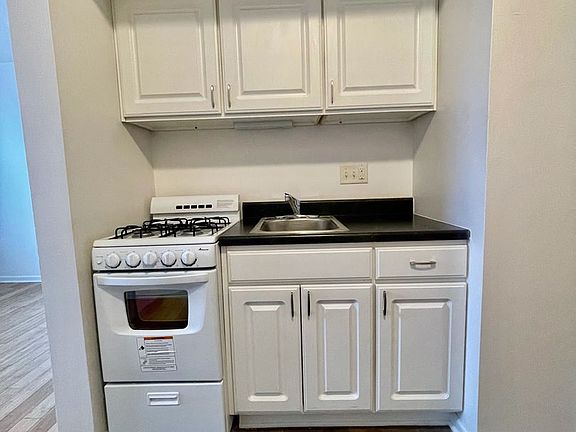 5th image of 1819 N Cambridge Ave #310