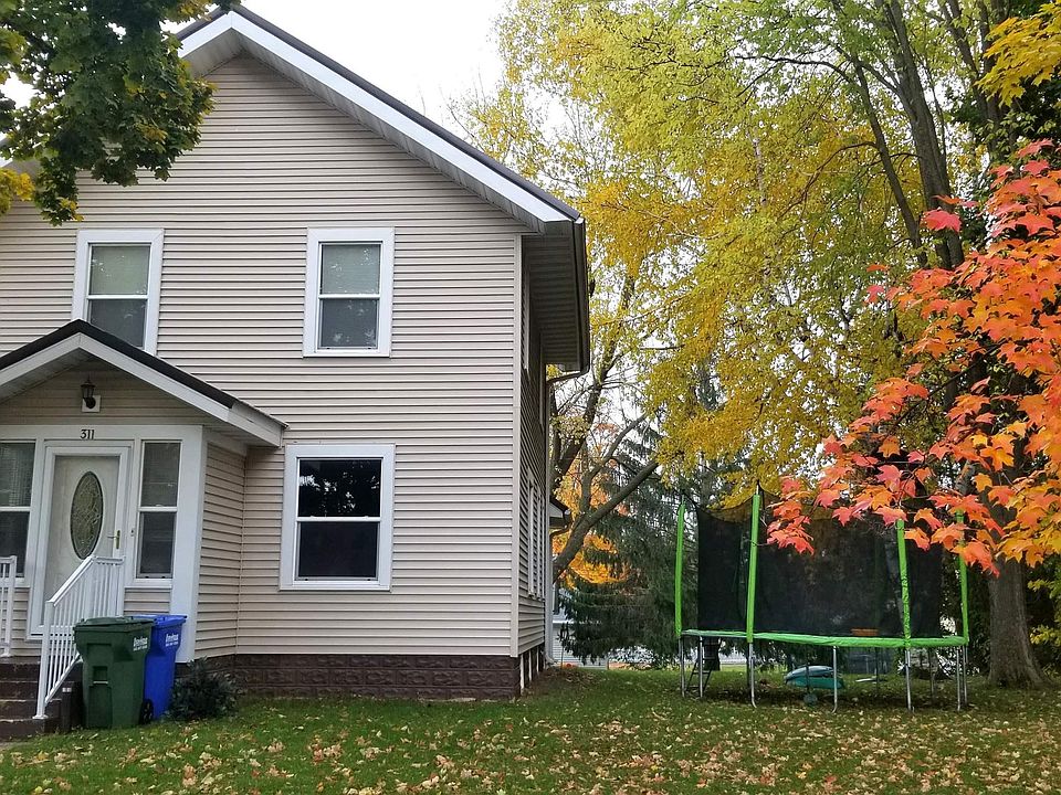 311 2nd St E, Cresco, IA 52136 Zillow