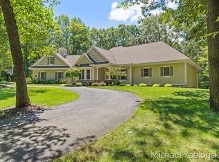 1835 Highgrove Dr SE, Ada, MI 49301