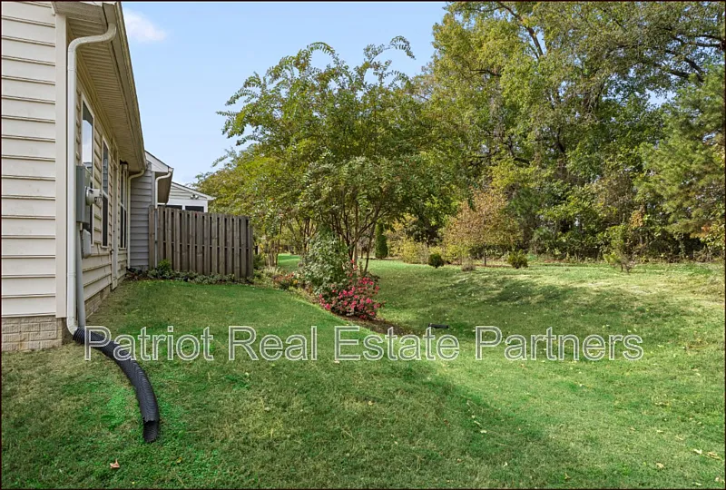 3 bed, 2.5 bath, 1882 sqft, $2,600 — Photo 4