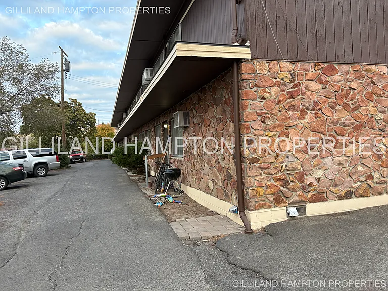 825 SE 2nd St #8 — Photo 8