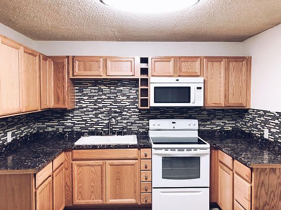 3rd image of 1121 Garden Way #A