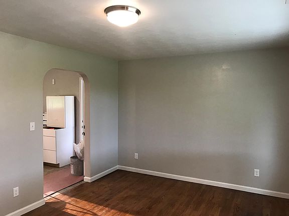 3rd image of 2801 S New York Ave
