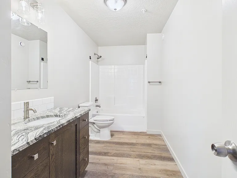 519 Amber St — Photo 6