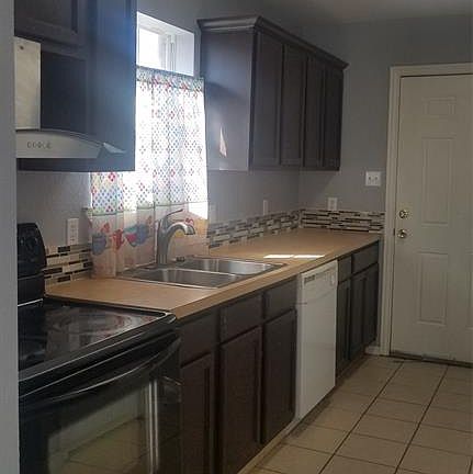 4th image of 610 Stafford Dr