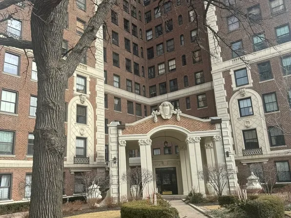 5555 S Everett Ave APT E-7, Chicago, IL 60637