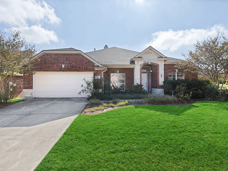 2919 Abby Ln — Photo 2