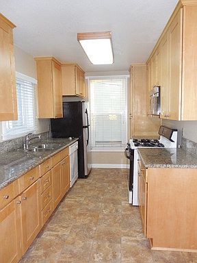 4th image of 819 Redondo Ct