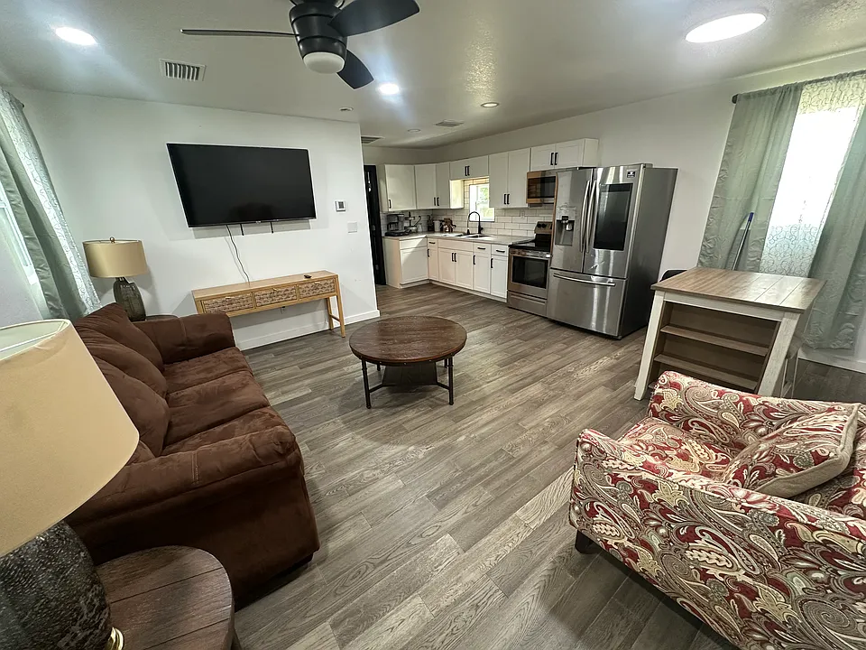 443 Sioux St