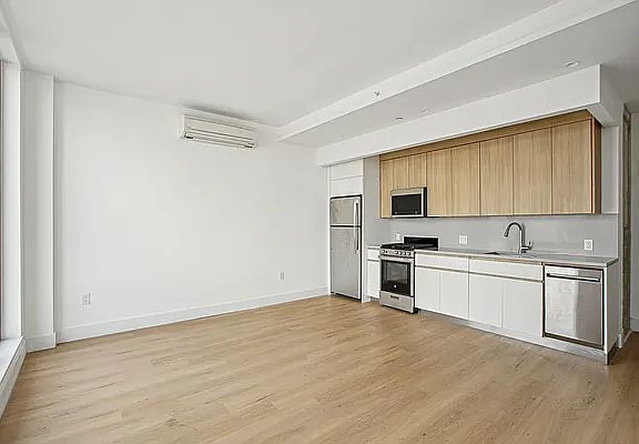 5th image of 393 Weirfield St #903